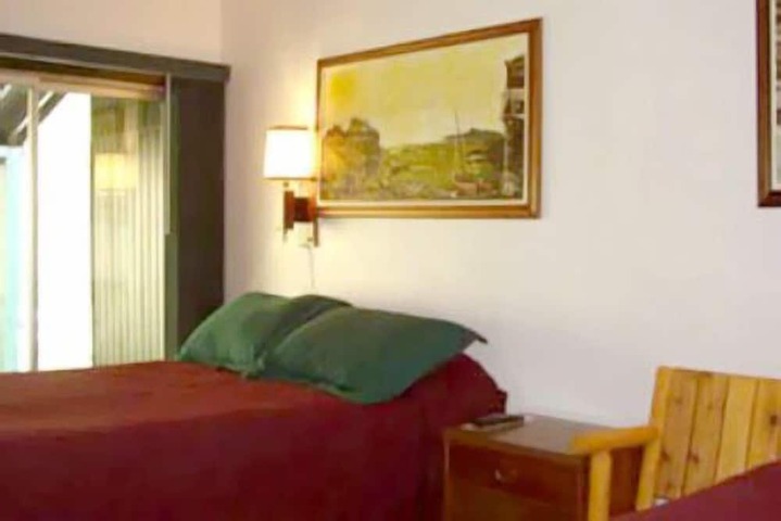 Room 10 of 18