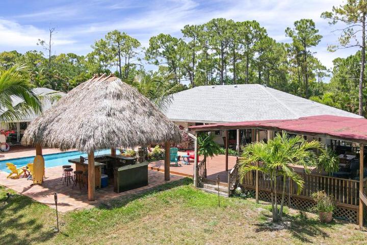Private Tropical Paradise Guesthouse!