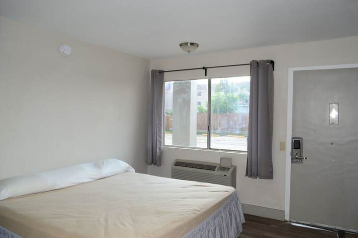 Room 22 of 32