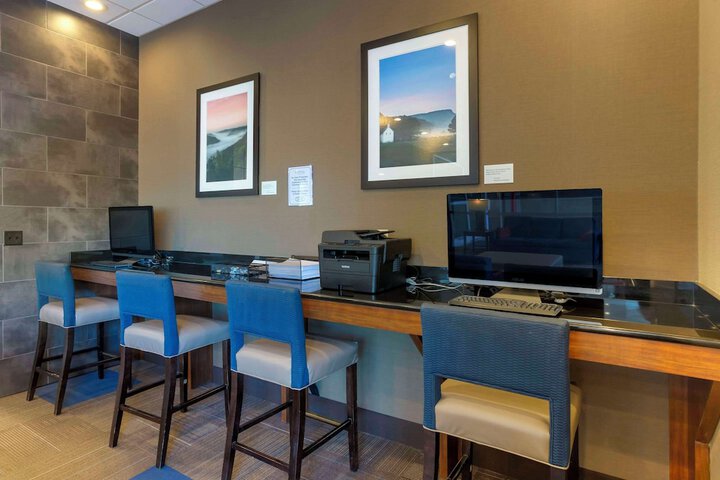 Business Center 36 of 36