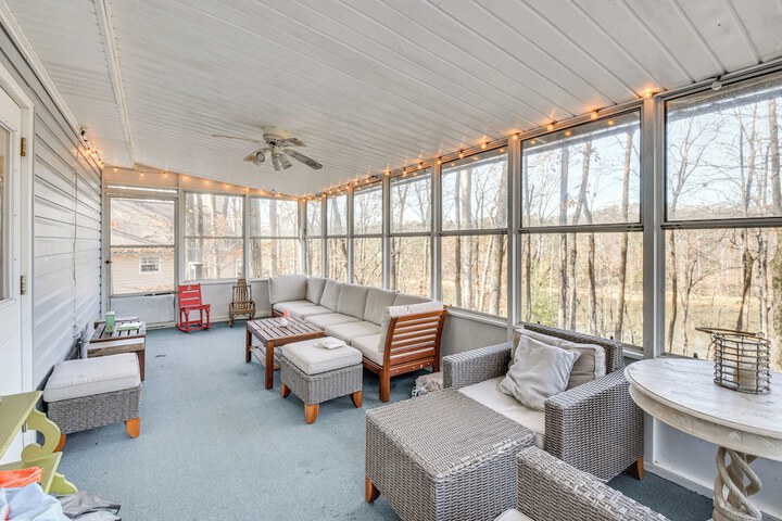 Lakefront Gem w / Games in Westminster!