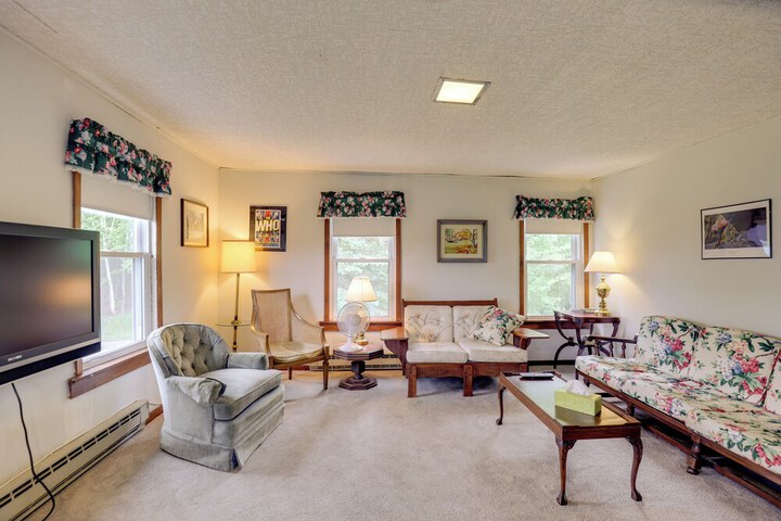 Private Retreat w / Deck: 1 Mi From Cowanesque Lake