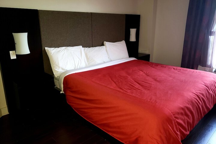 Room 10 of 37