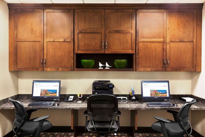 Business Center 34 of 34