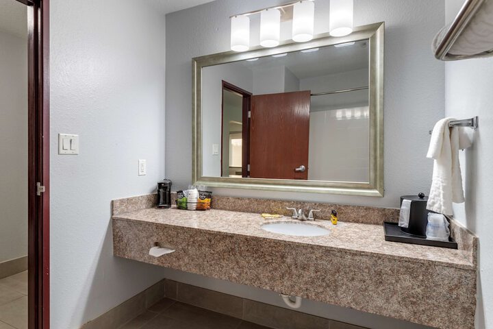 Room 12 of 25