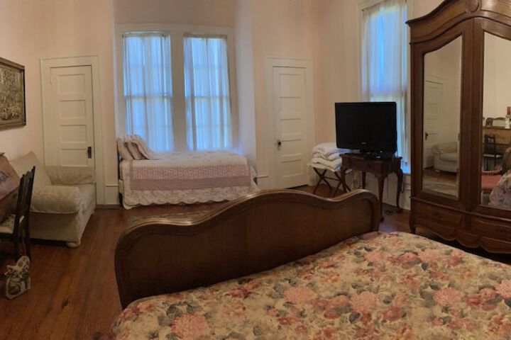 Room 28 of 33