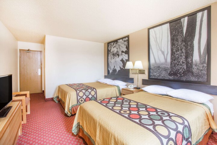 Room 12 of 16