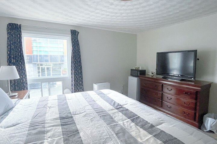 Room 4 of 30