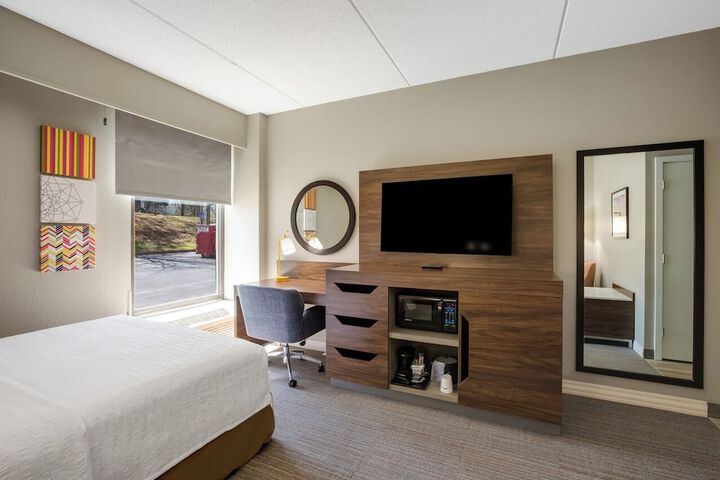 Hampton Inn by Hilton Philadelphia / Willow Grove