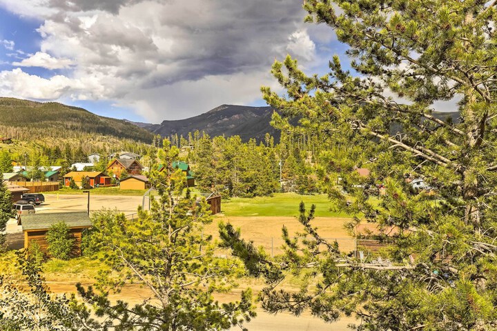 Steps to Grand Lake: Condo w / Deck & Mtn Views