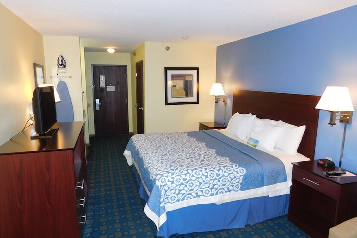 Room 25 of 41