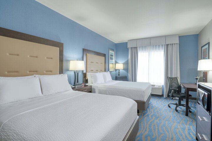 Holiday Inn Express & Suites Edwardsville by IHG