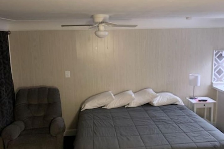 Room 8 of 17