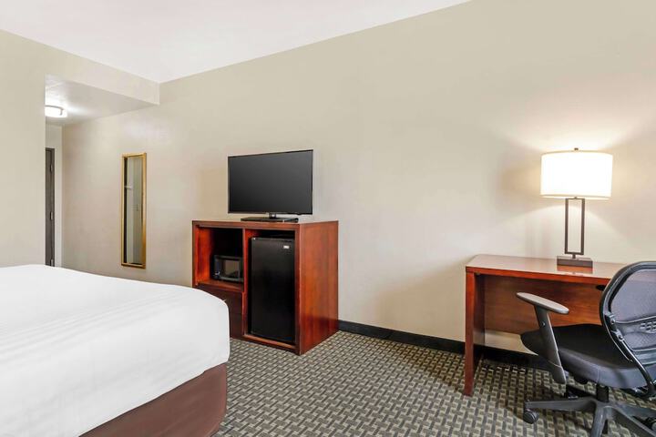 Room 28 of 38