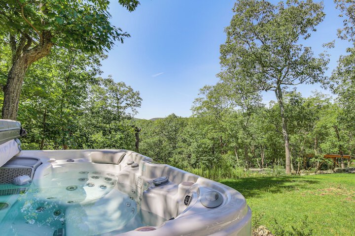 the Glabin: Garrison Gem w / Hot Tub & Fire Pit