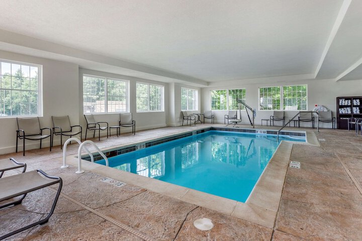 Comfort Suites Clarksville near Governors Square Mall