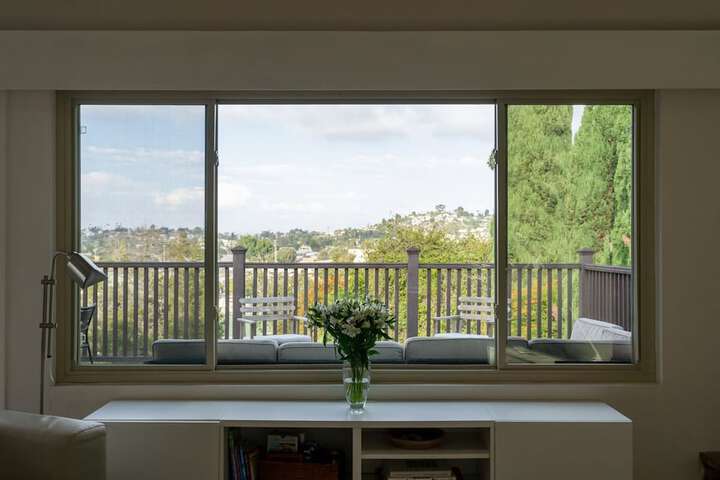 Spacious and Bright 5-bedroom Oasis Pool and Yard