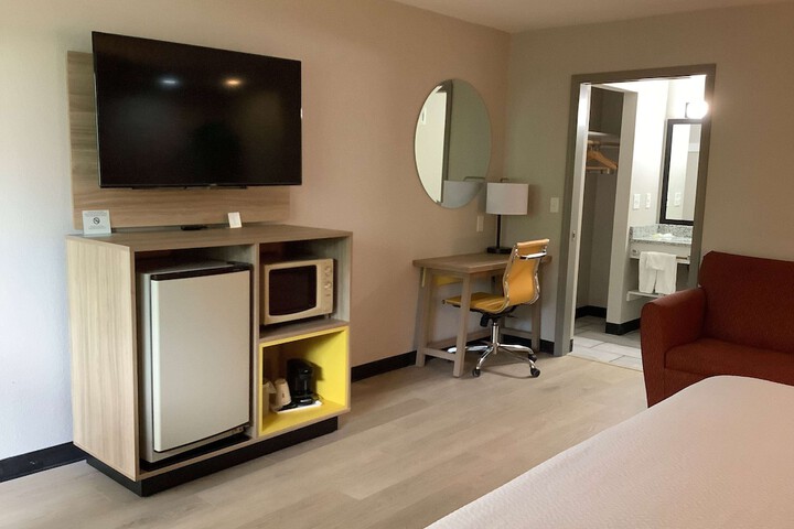 Room 6 of 34