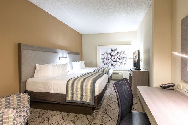Wingate by Wyndham Charlotte Speedway / Concord