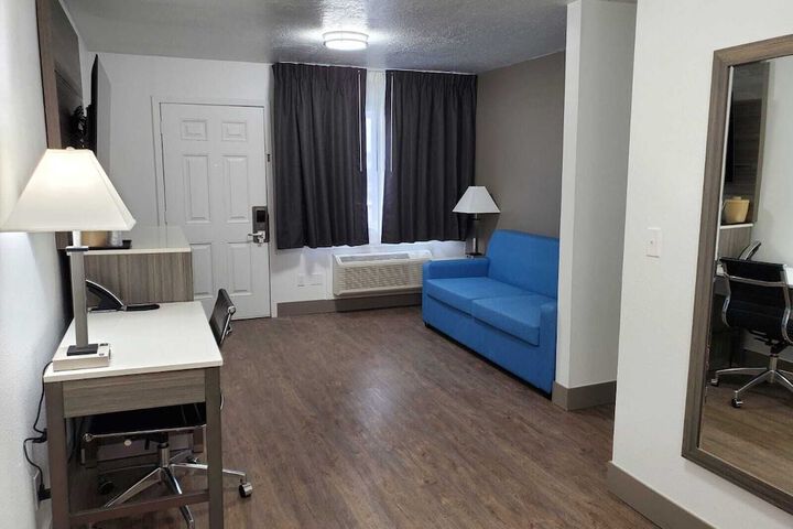 Room 4 of 25