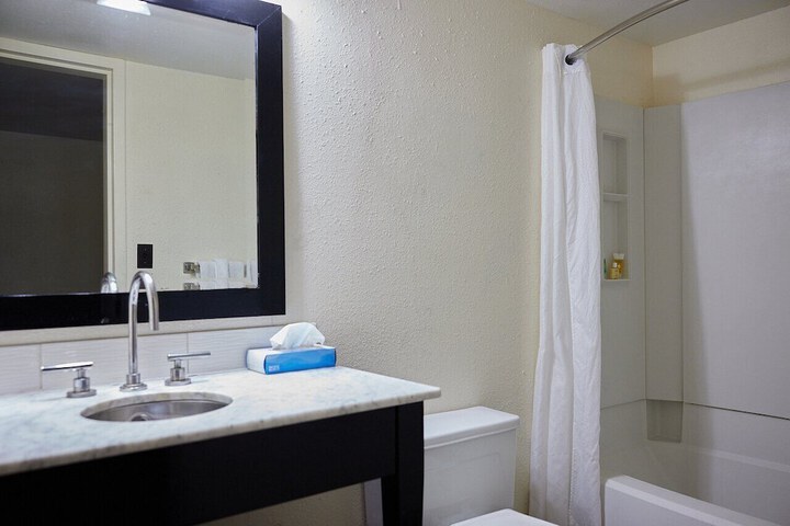 McLure Inn and Suites