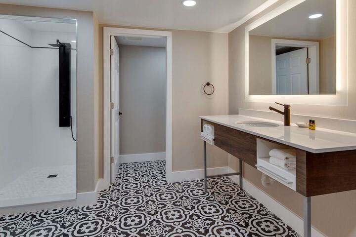 Room 5 of 19