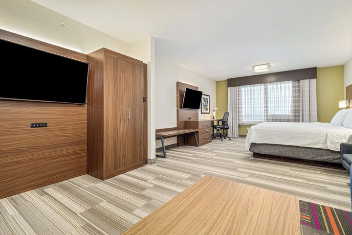 Room 305 of 348