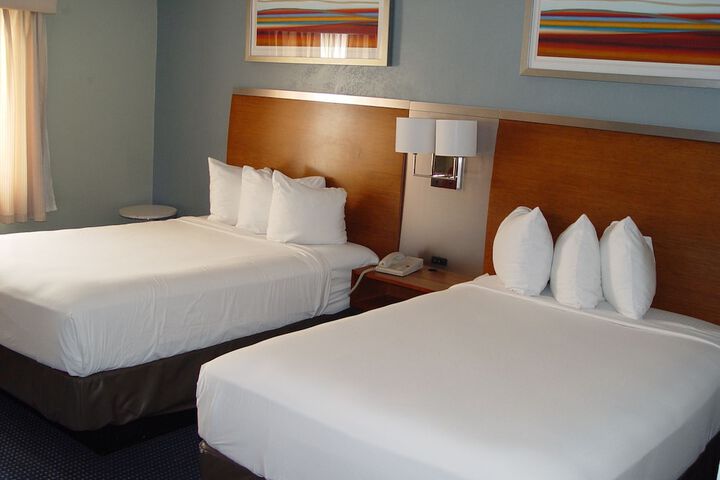 Room 35 of 76