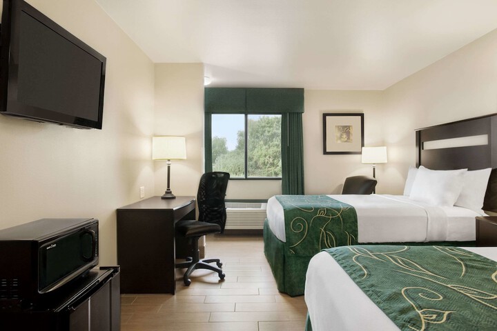 Room 10 of 16