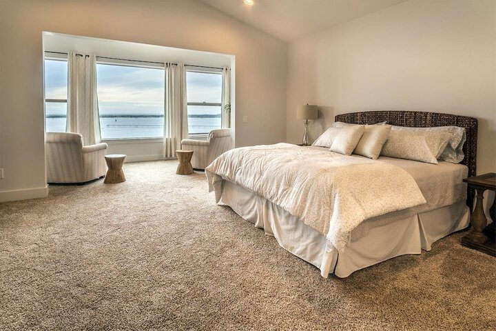 Seagate: Starboard coos Bay~premiere Property