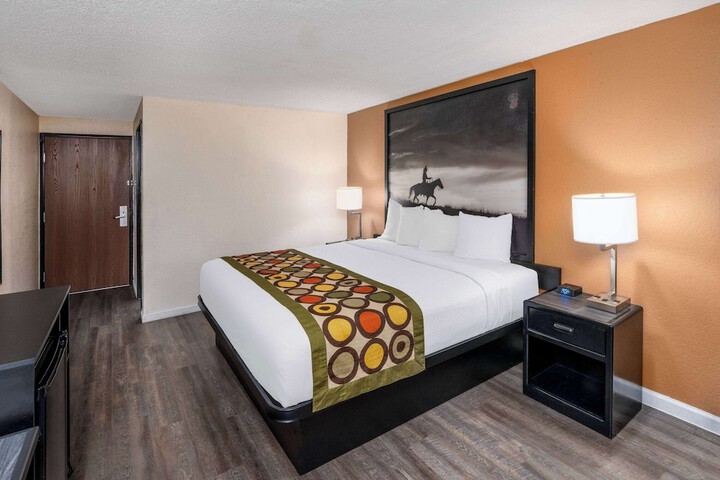 Room 7 of 28