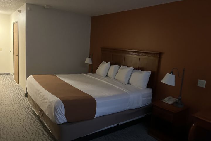 Room 16 of 19