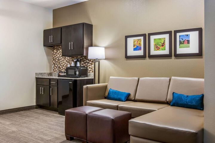 Comfort Suites Wooster near University Campus
