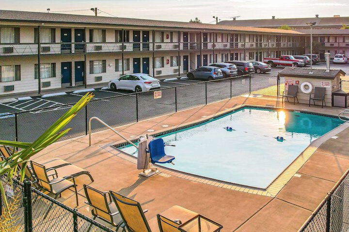 Pool 4 of 25