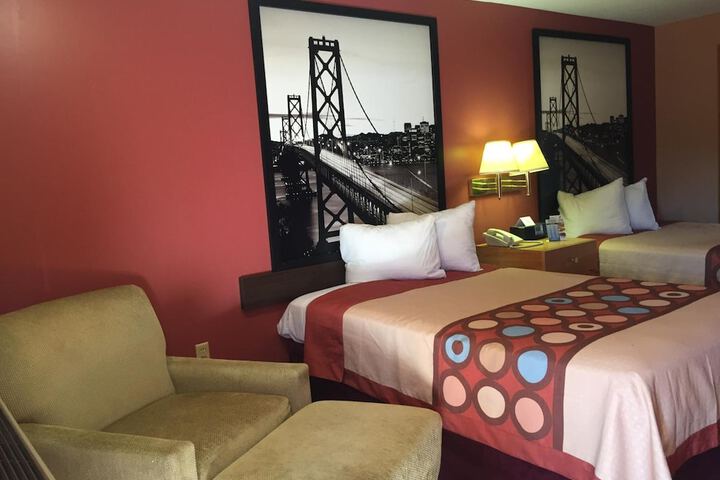 Room 11 of 33