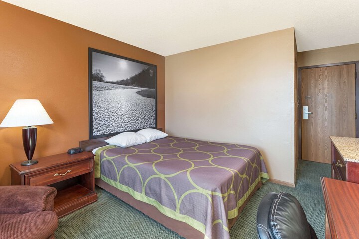 Room 12 of 17