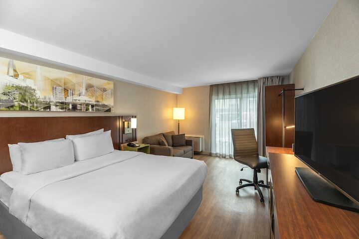 Room 10 of 38