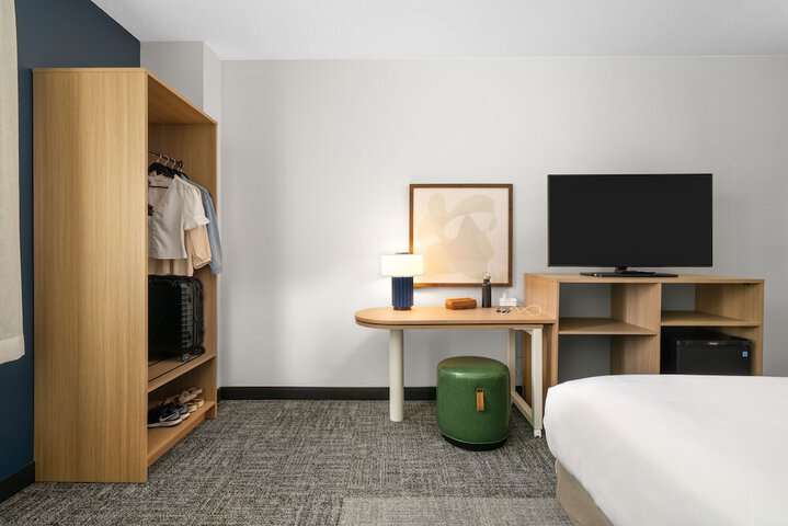 Room 28 of 40