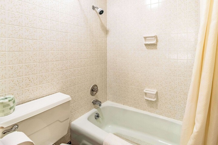 Room 15 of 25