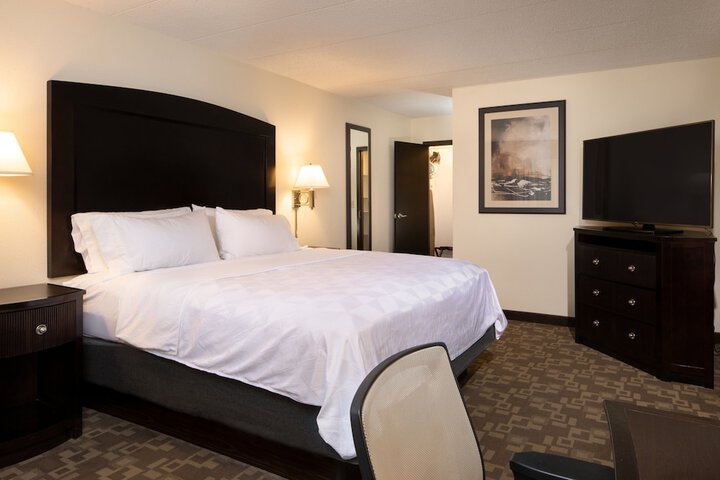 Holiday Inn Hotel & Suites Charleston West by IHG