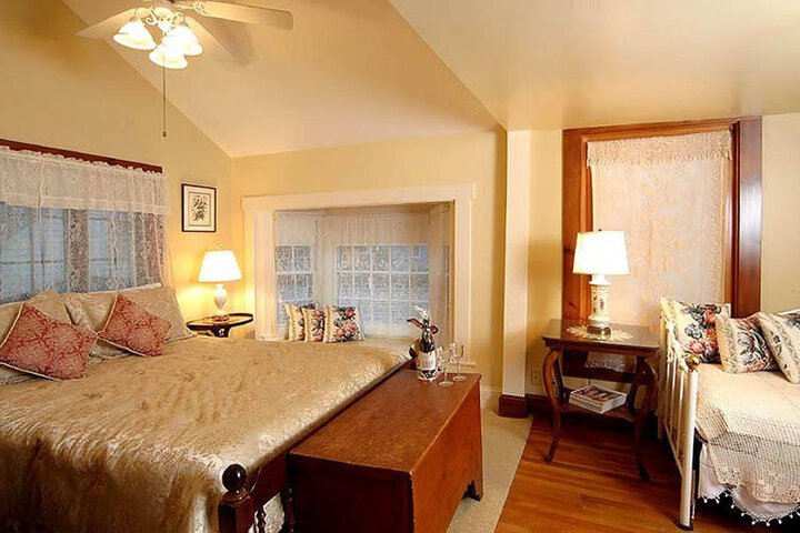 THE TUCK INN