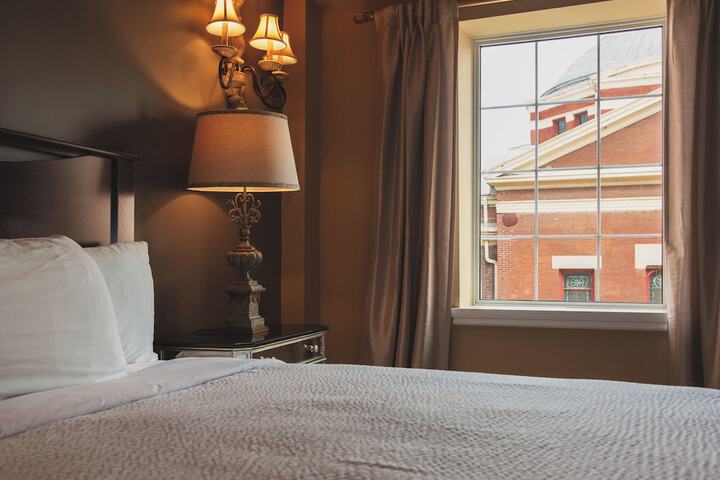 Grant Hall Hotel