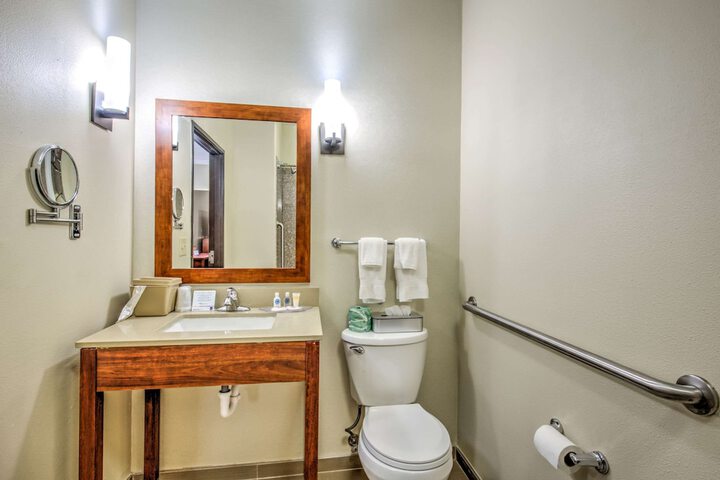 Room 21 of 34