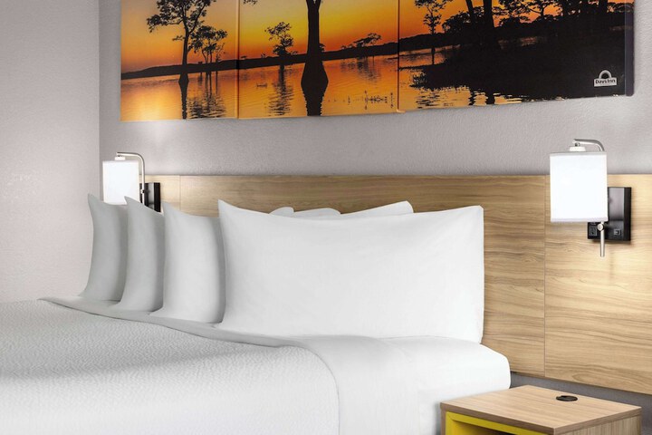 Days Inn by Wyndham Waycross