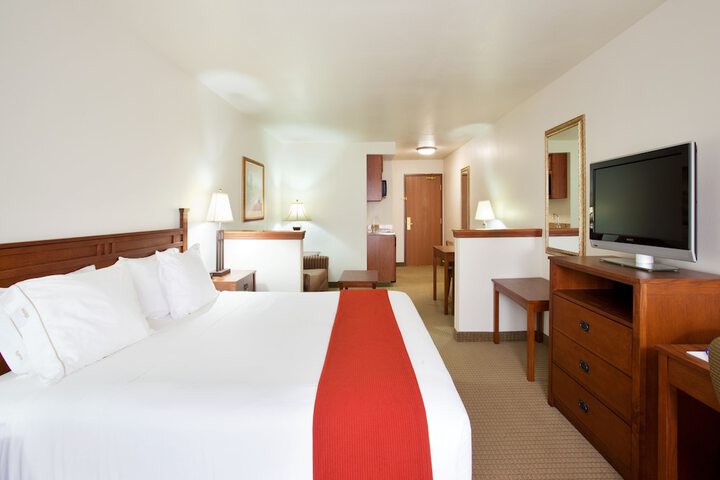 Room 13 of 28