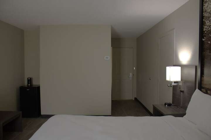 Boarders Inn & Suites by Cobblestone Hotels - Lamar