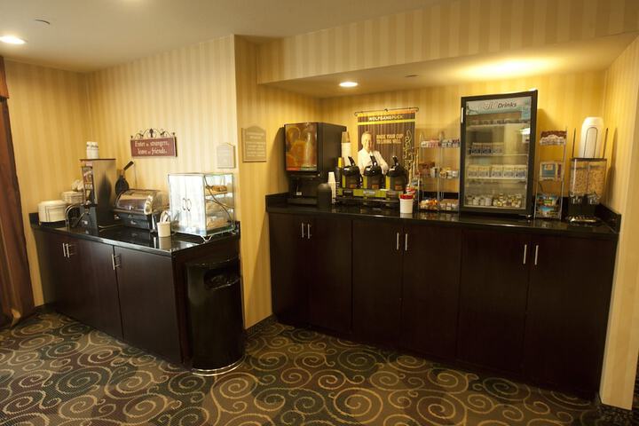 Breakfast/Coffee Service 34 of 47