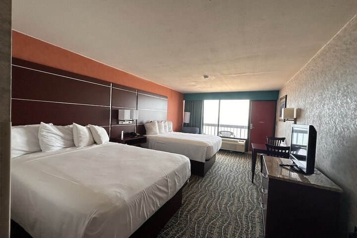 Room 16 of 40