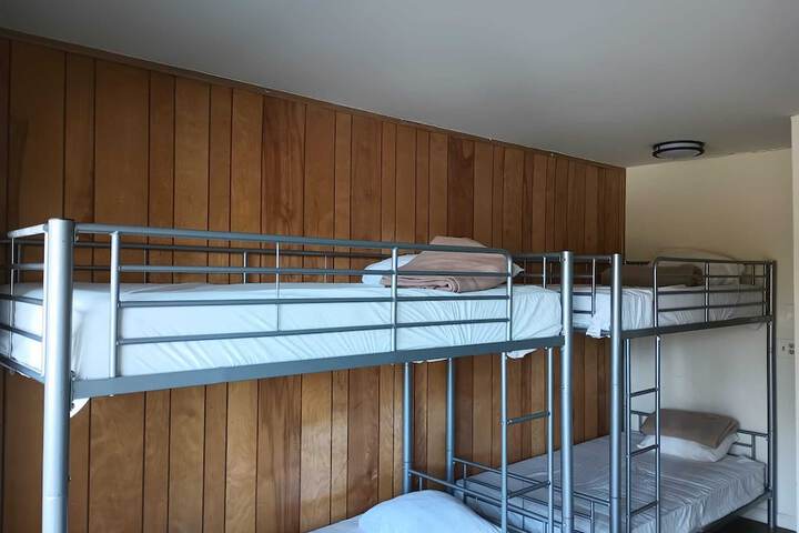 Cedar Inn & Suites