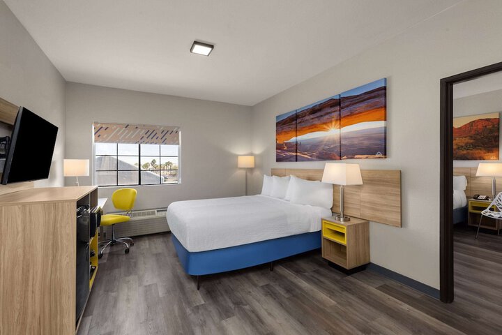 Room 32 of 143